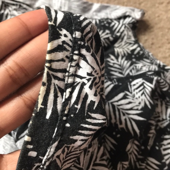 Palm crop top with rolled sleeves - Picture 2 of 2